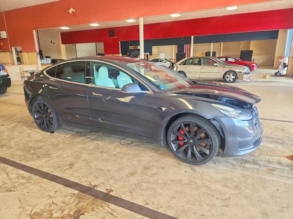 2018 TESLA MODEL 3