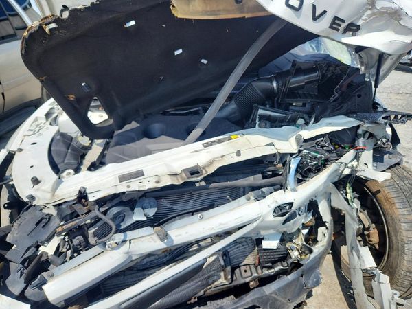 2012 LAND ROVER RANGEROVER Pure Premium — Engine bay