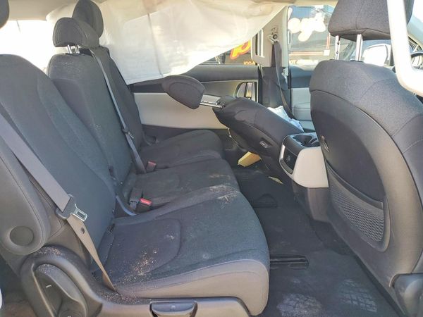 2022 KIA CARNIVAL LX, LX Seat Package