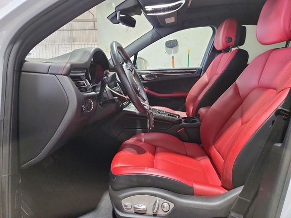 2019 PORSCHE MACAN