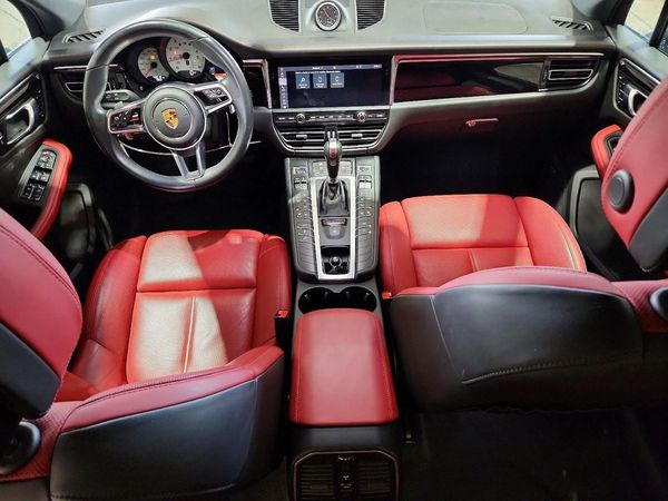 2019 PORSCHE MACAN