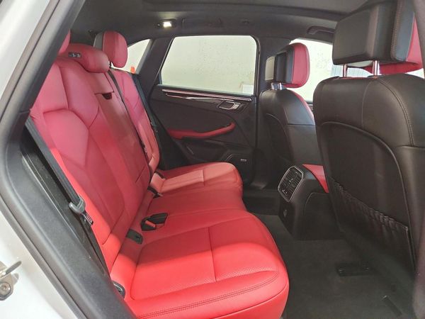 2019 PORSCHE MACAN