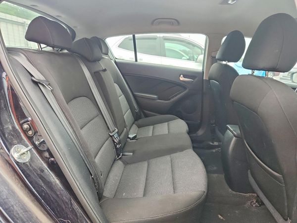 2017 KIA FORTE5 LX