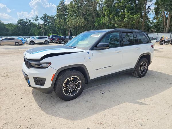 2022 JEEP CHEROKEE Trailhawk 4XE — Front 3/4
