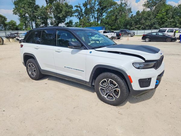 2022 JEEP CHEROKEE Trailhawk 4XE — Passenger 3/4