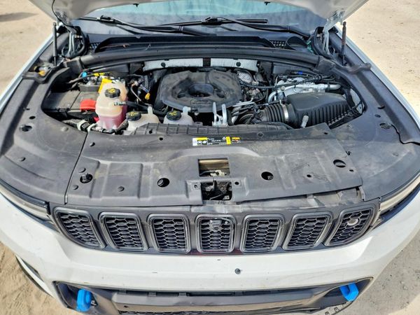 2022 JEEP CHEROKEE Trailhawk 4XE — Engine bay