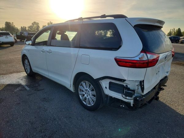 2016 TOYOTA SIENNA