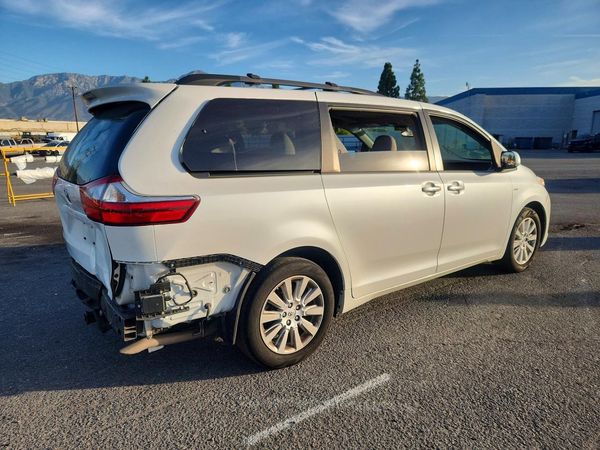 2016 TOYOTA SIENNA
