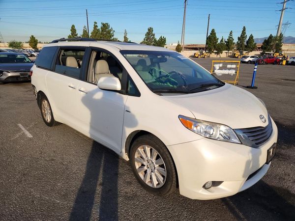 2016 TOYOTA SIENNA