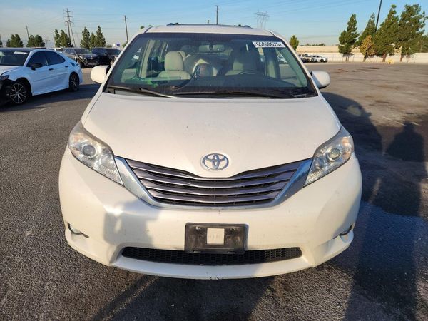 2016 TOYOTA SIENNA