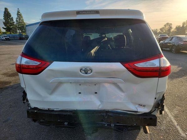 2016 TOYOTA SIENNA