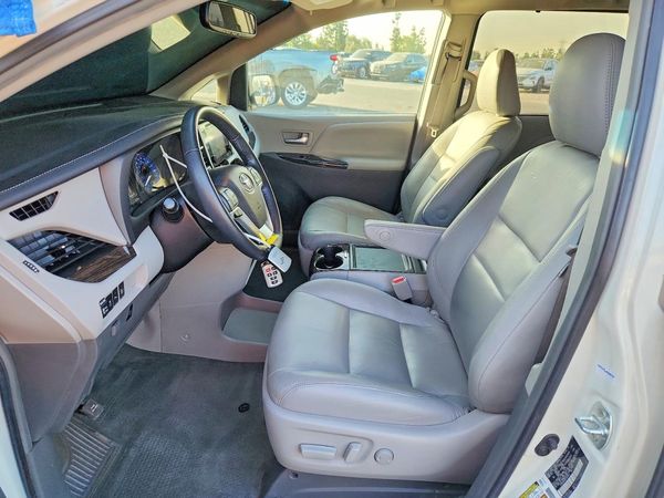 2016 TOYOTA SIENNA