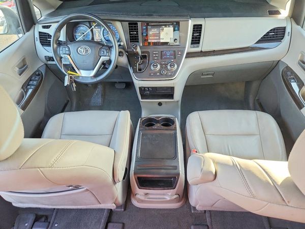 2016 TOYOTA SIENNA