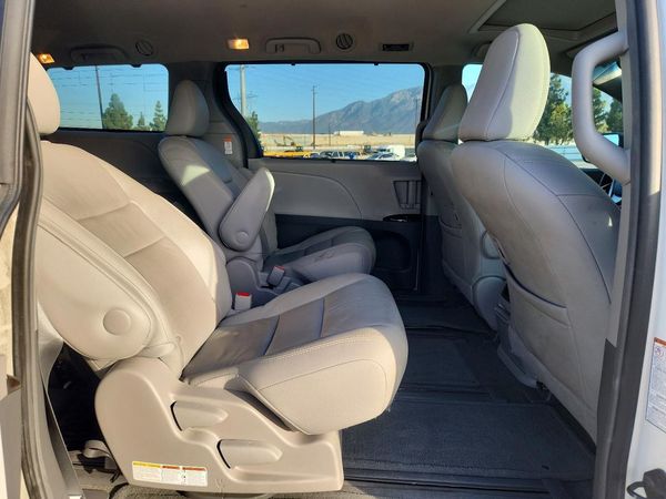 2016 TOYOTA SIENNA