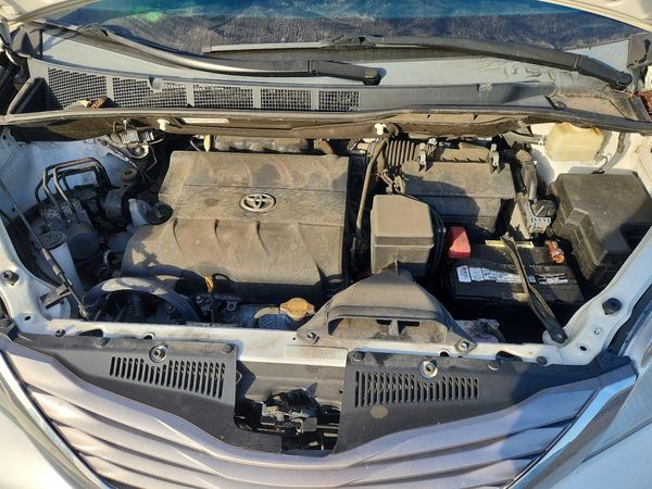 2016 TOYOTA SIENNA