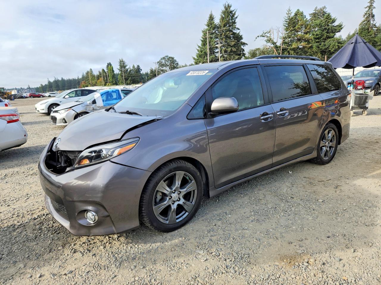 2017 TOYOTA SIENNA SE/SE Premium
