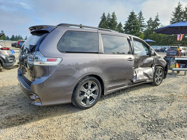 2017 TOYOTA SIENNA SE/SE Premium