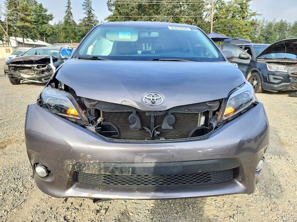 2017 TOYOTA SIENNA SE/SE Premium