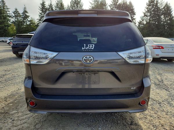 2017 TOYOTA SIENNA SE/SE Premium