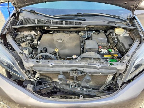 2017 TOYOTA SIENNA SE/SE Premium