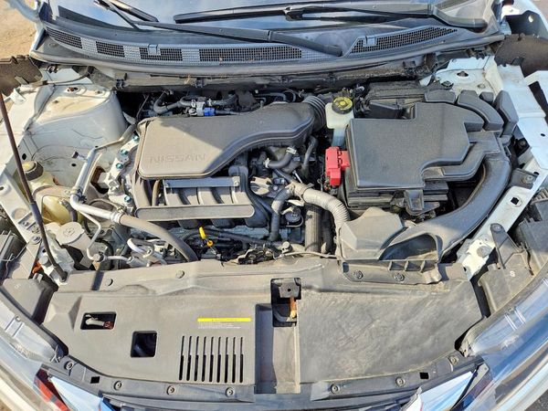 2021 NISSAN ROGUE S — Engine bay