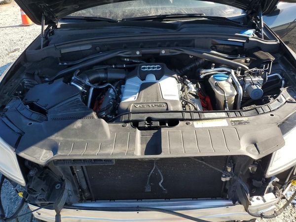 2014 AUDI Q5 — Engine bay