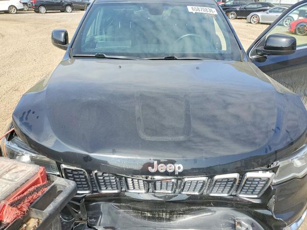 2018 JEEP CHEROKEE Laredo — Engine bay
