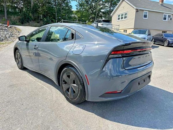 2025 TOYOTA PRIUS