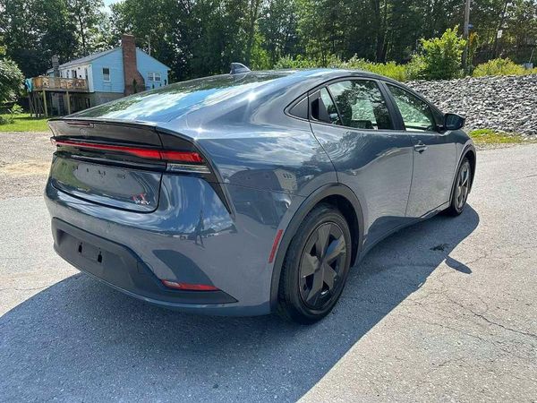 2025 TOYOTA PRIUS