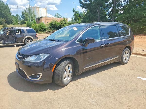 2017 CHRYSLER PACIFICA Touring L Plus — Front 3/4