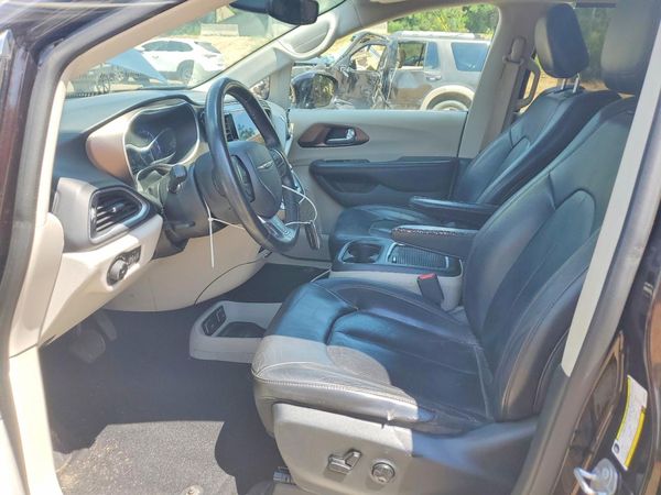 2017 CHRYSLER PACIFICA Touring L Plus — DENT
