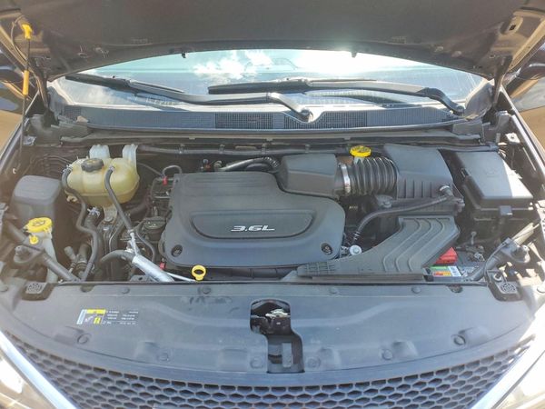 2017 CHRYSLER PACIFICA Touring L Plus — Engine bay