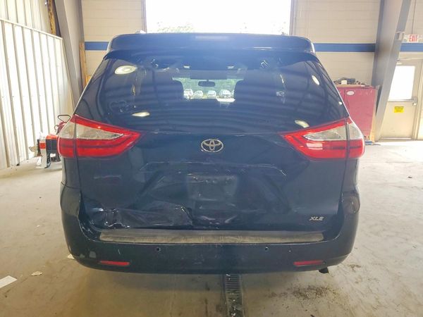 2015 TOYOTA SIENNA