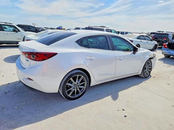2018 MAZDA 3