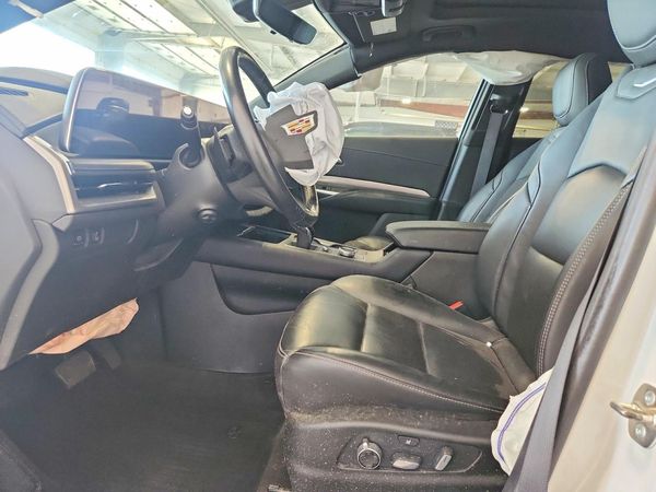 2024 CADILLAC XT4 Premium Luxury — DENT