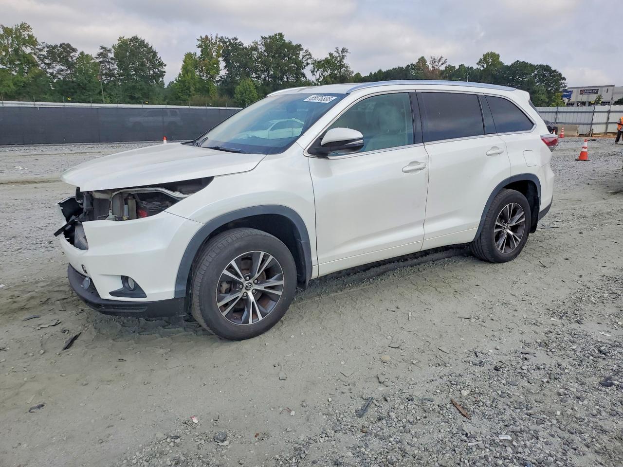 2016 TOYOTA HIGHLANDER