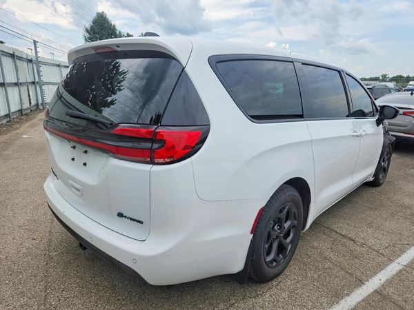 2023 CHRYSLER PACIFICA Limited