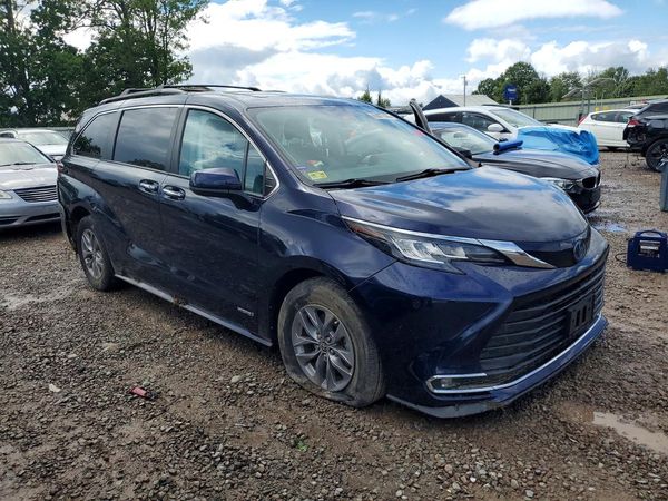 2021 TOYOTA SIENNA XLE Plus Package