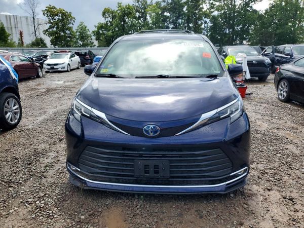 2021 TOYOTA SIENNA XLE Plus Package