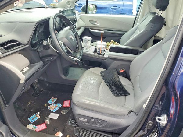 2021 TOYOTA SIENNA XLE Plus Package