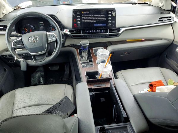 2021 TOYOTA SIENNA XLE Plus Package