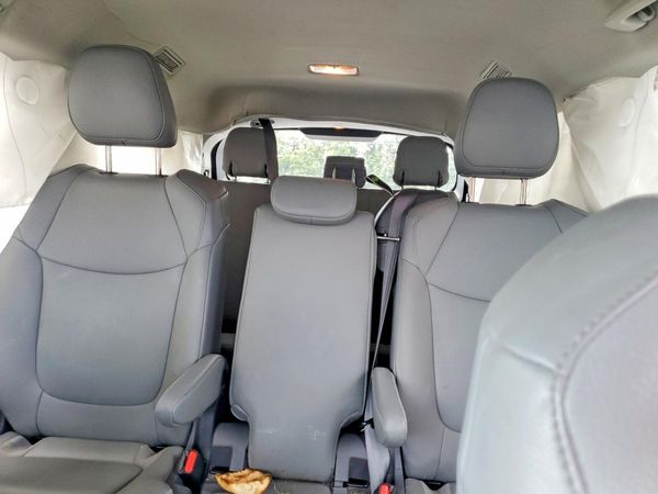 2021 TOYOTA SIENNA XLE Plus Package