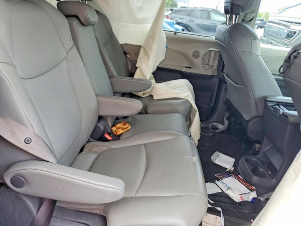 2021 TOYOTA SIENNA XLE Plus Package