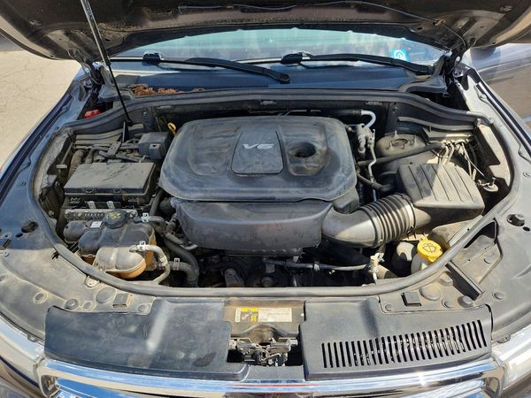 2017 DODGE DURANGO SXT — Engine bay