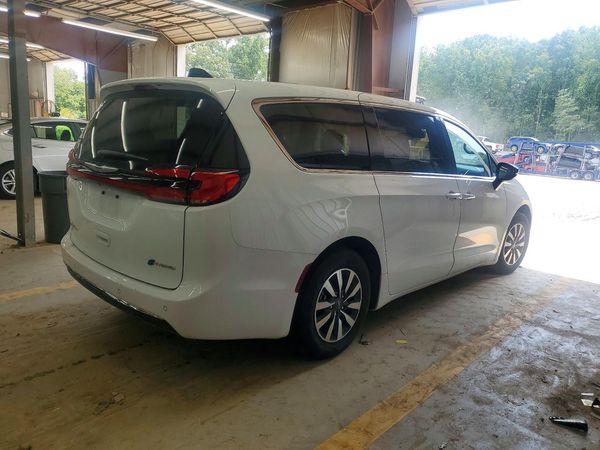 2024 CHRYSLER PACIFICA Select