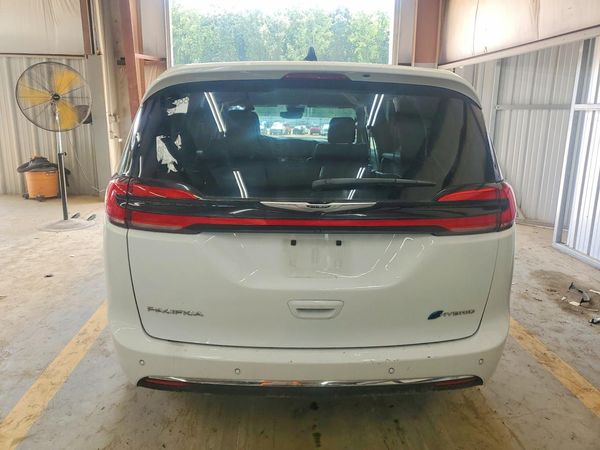 2024 CHRYSLER PACIFICA Select