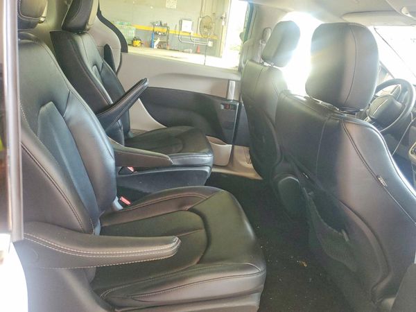 2024 CHRYSLER PACIFICA Select