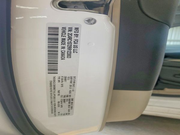 2024 CHRYSLER PACIFICA Select