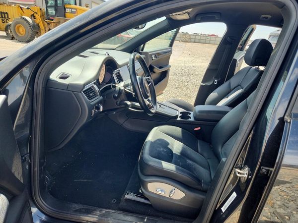 2018 PORSCHE MACAN