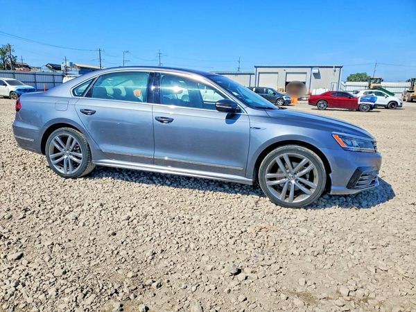 2017 VOLKSWAGEN PASSAT R-Line